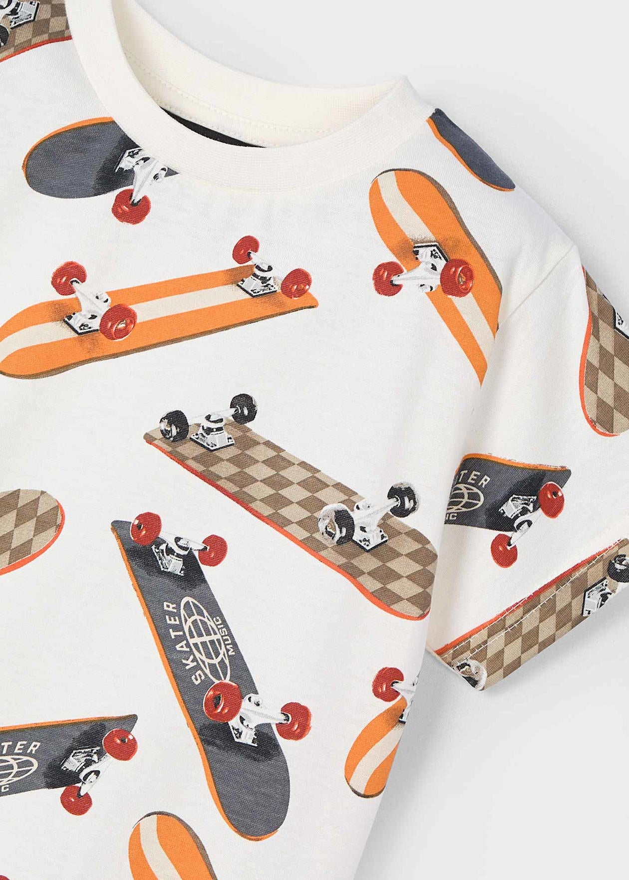 Camiseta estampada monopatín niño