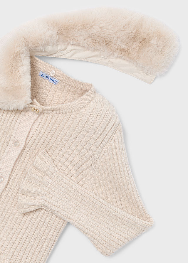 Rebeca cuello pelo niña