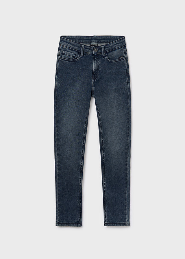 Pantalón vaquero entallado chico