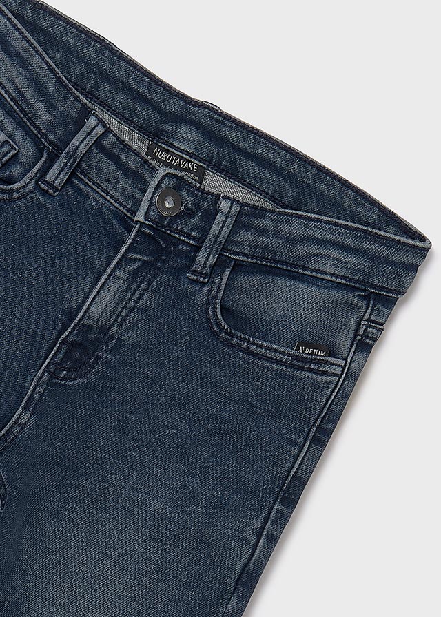 Pantalón vaquero entallado chico