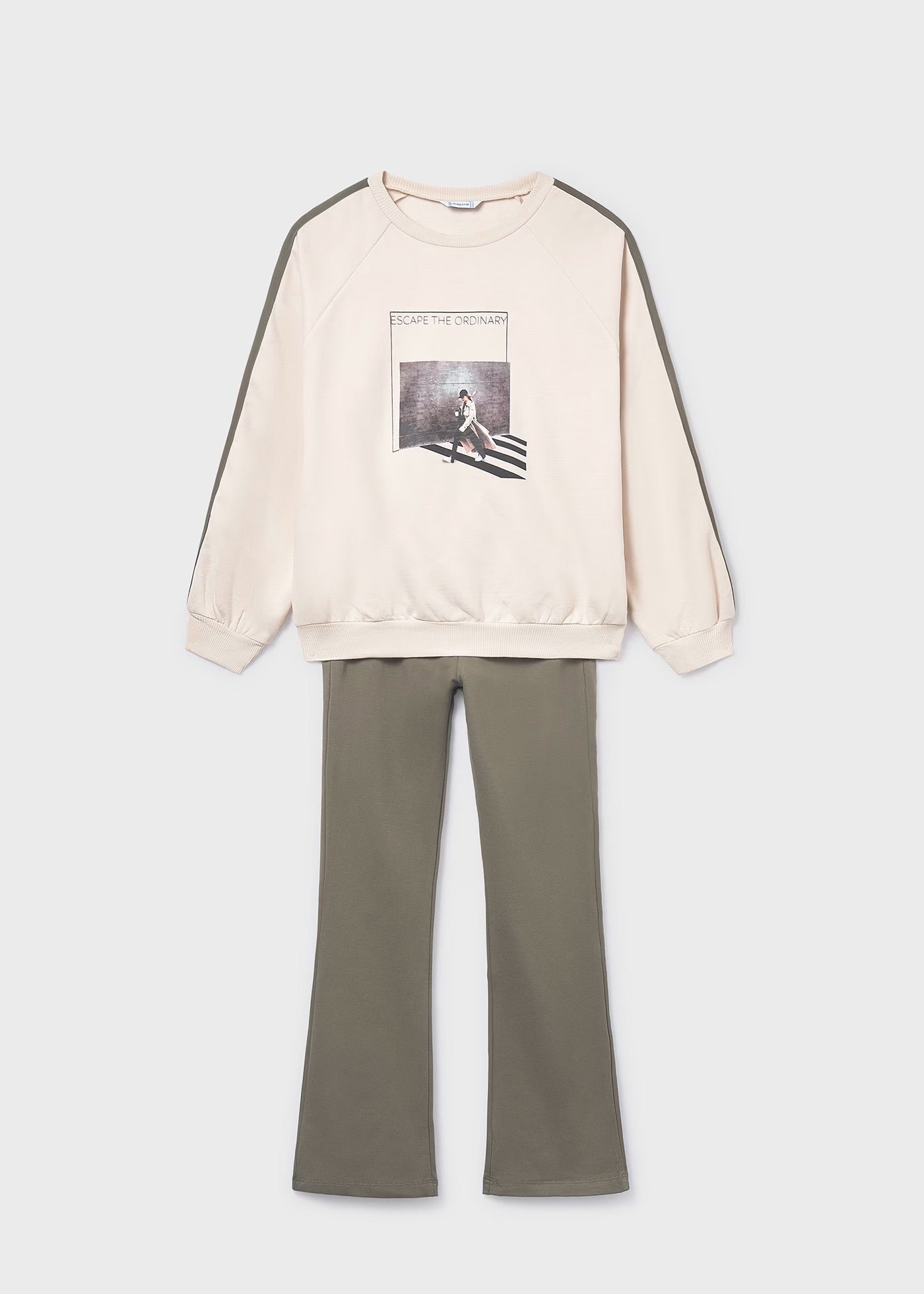 Conjunto legging acampanado y sudadera chica