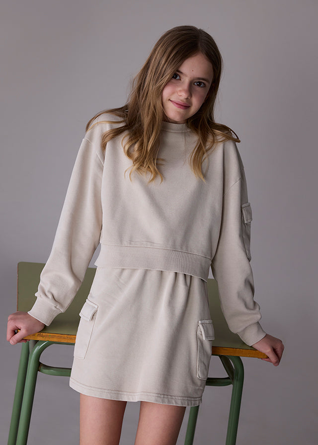 Conjunto falda cargo y sudadera chica