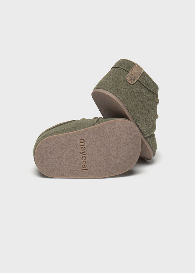 Bota antelina recién nacido