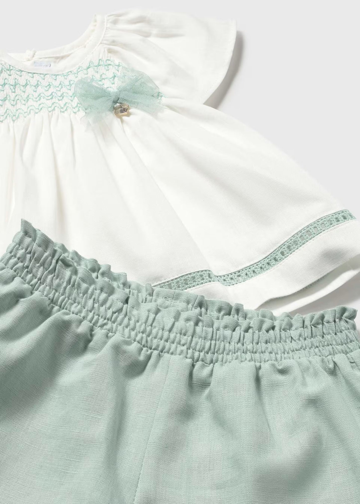 Conjunto pantalón corto y blusa bebé