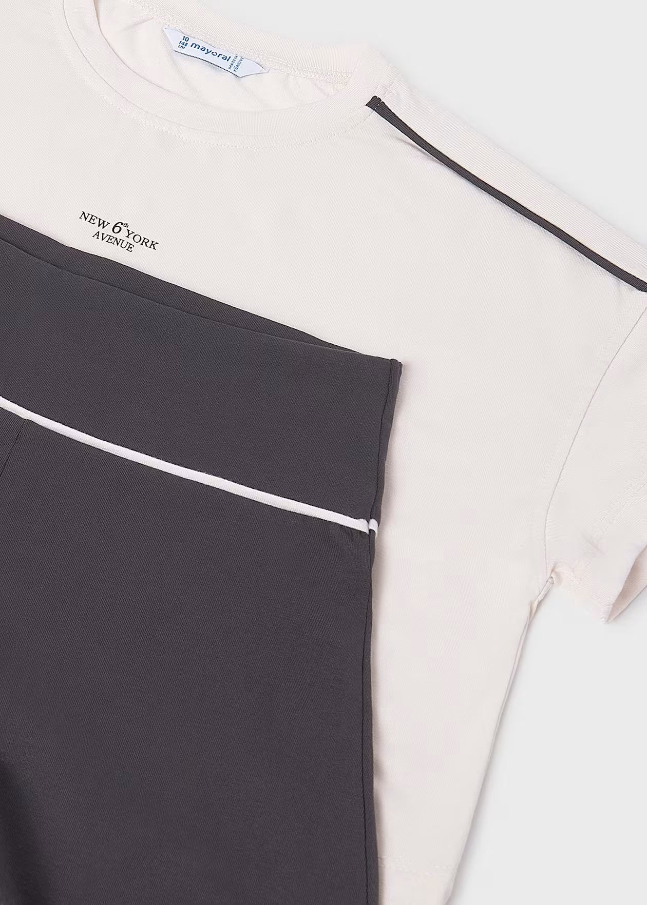 Conjunto pantalón corto y camiseta punto chica