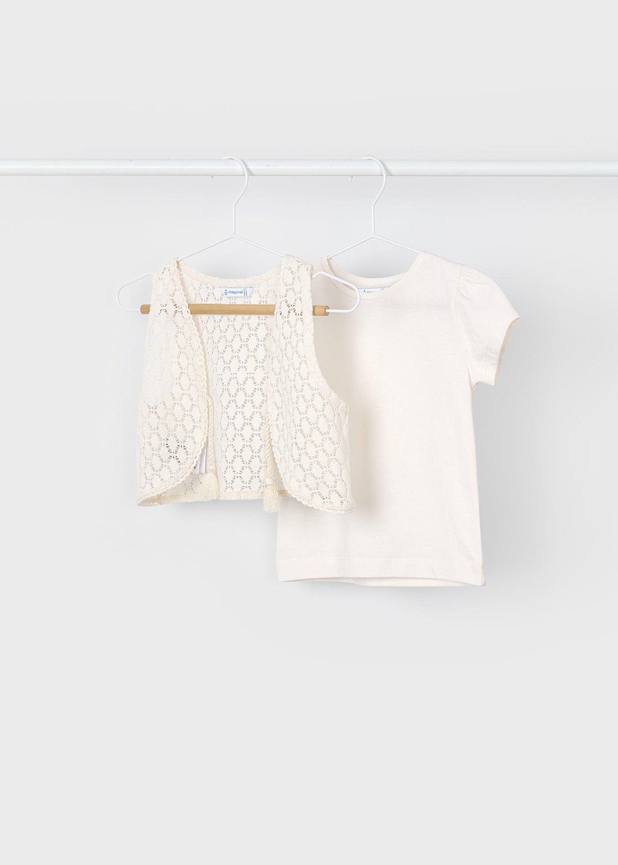 Camiseta con chaleco niña