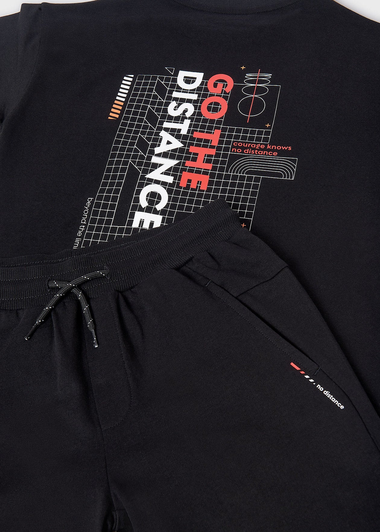 Conjunto bermuda y camiseta estampado trasero chico