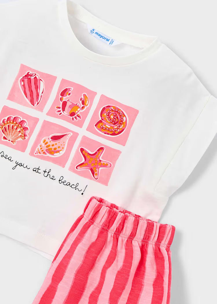 Conjunto pantalón corto estampado y camiseta niña