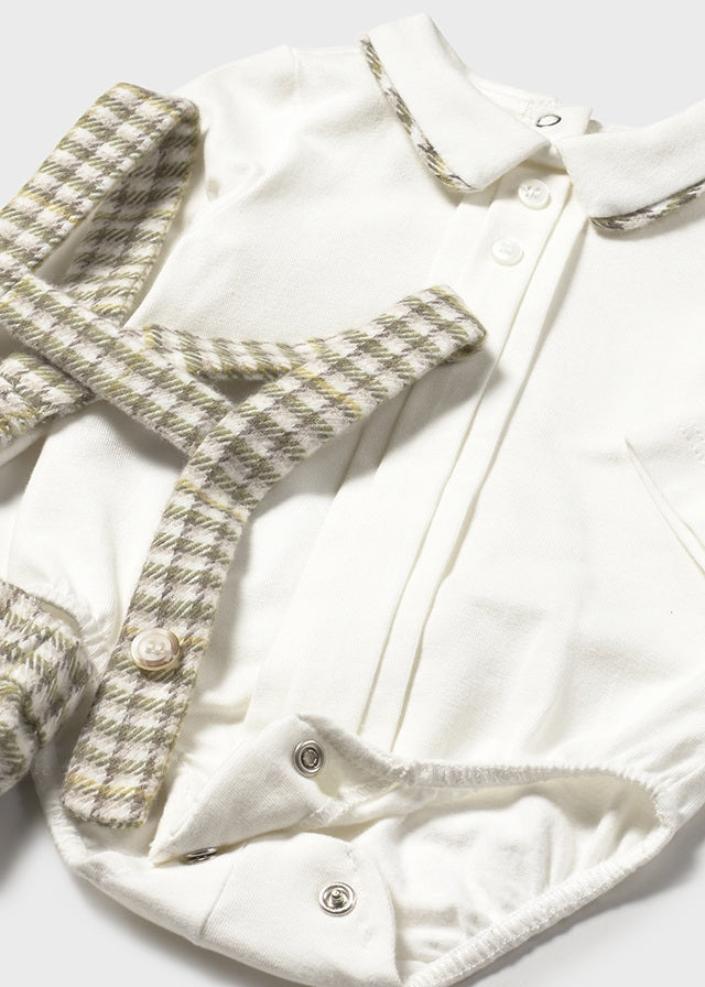 Conjunto pantalón corto y body recién nacido