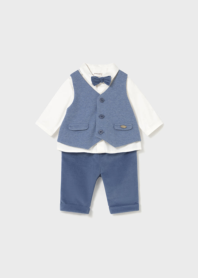 Conjunto camisa chaleco y pantalón