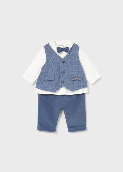 Conjunto camisa chaleco y pantalón