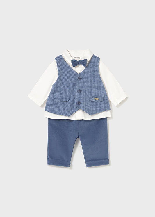 Conjunto camisa chaleco y pantalón