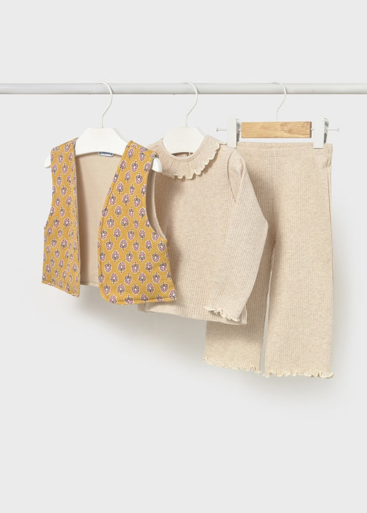 Conjunto pantalón con chaleco