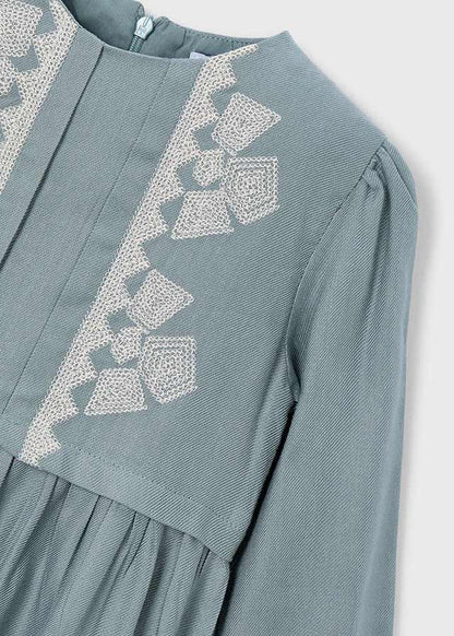 Vestido detalles bordados niña