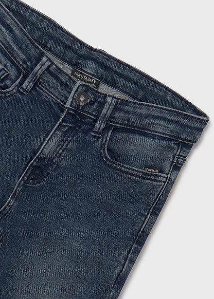 Pantalón vaquero entallado chico