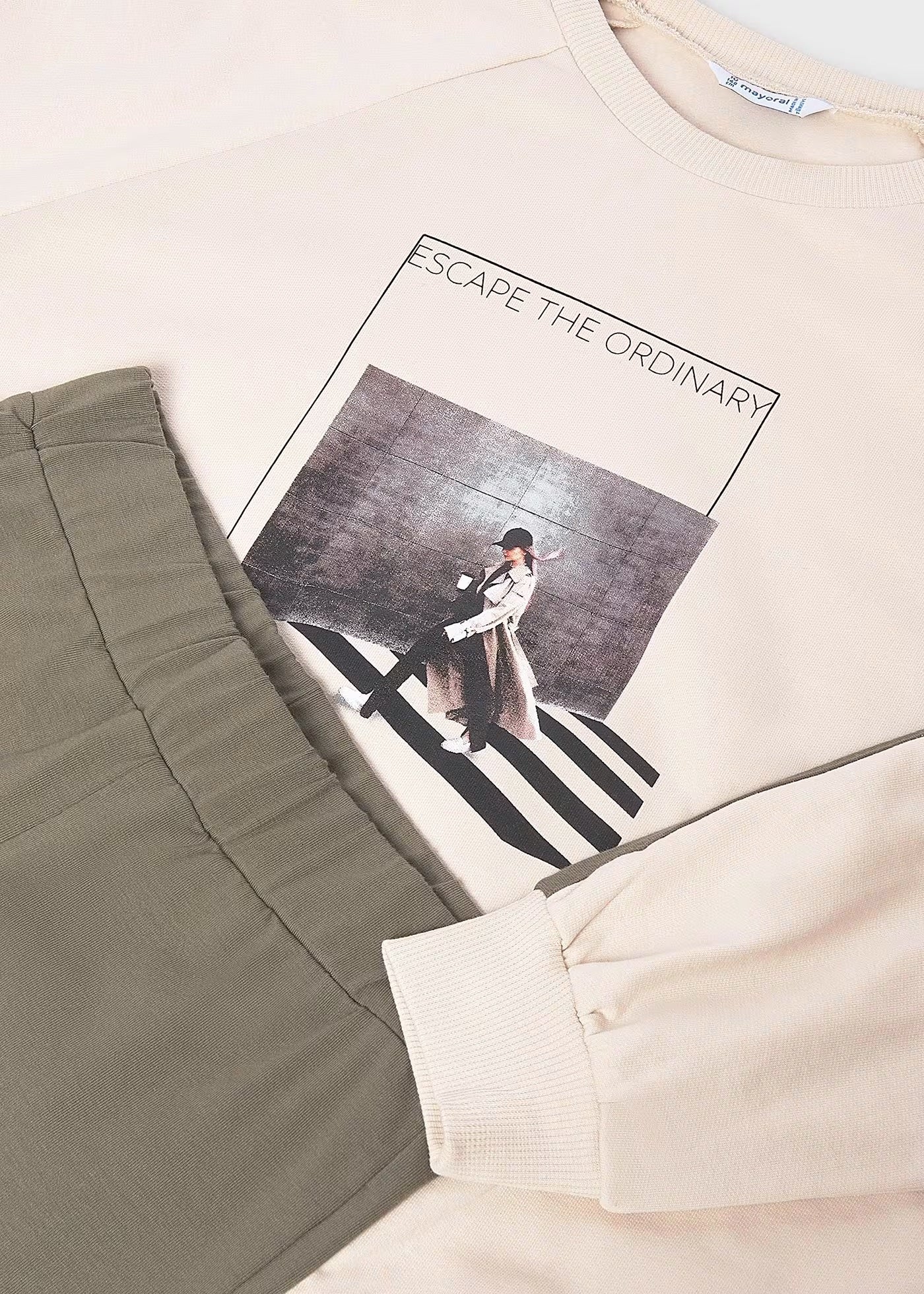 Conjunto legging acampanado y sudadera chica