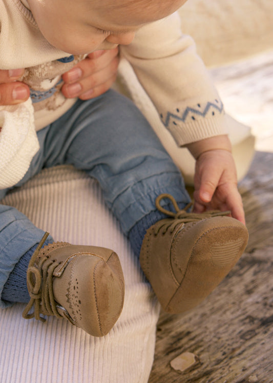 Zapato cordones recién nacido