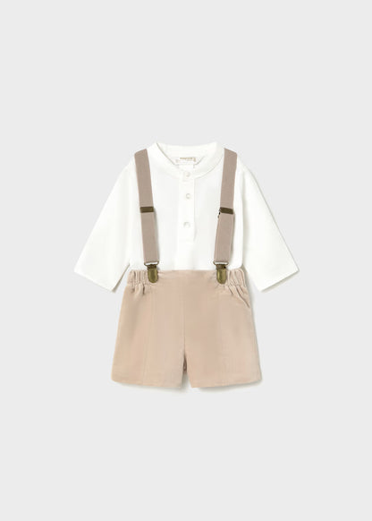 Conjunto pantalón corto con tirantes y camisa recién nacido