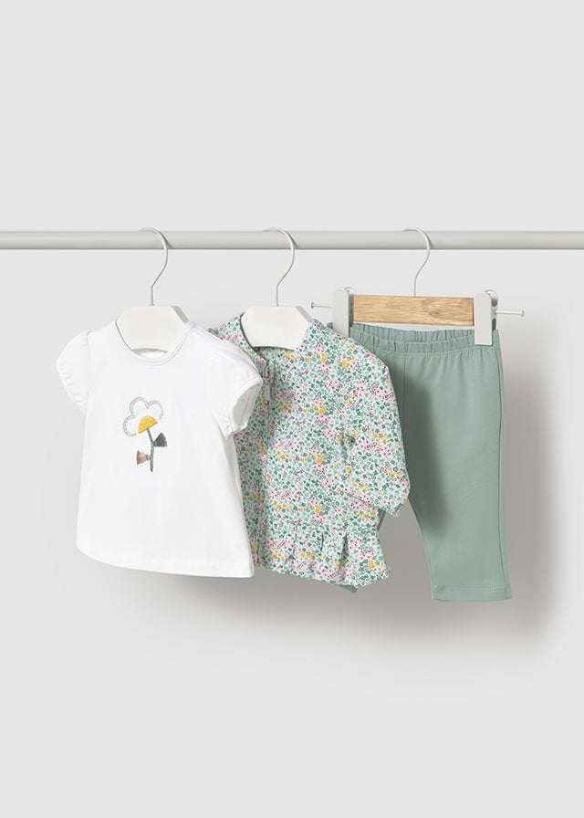 Chándal con camiseta flores recién nacida