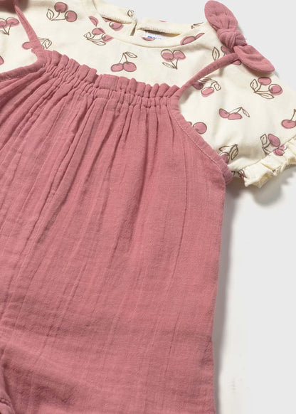 Conjunto peto y camiseta estampada bebé