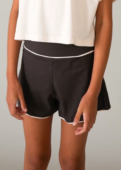 Conjunto pantalón corto y camiseta punto chica