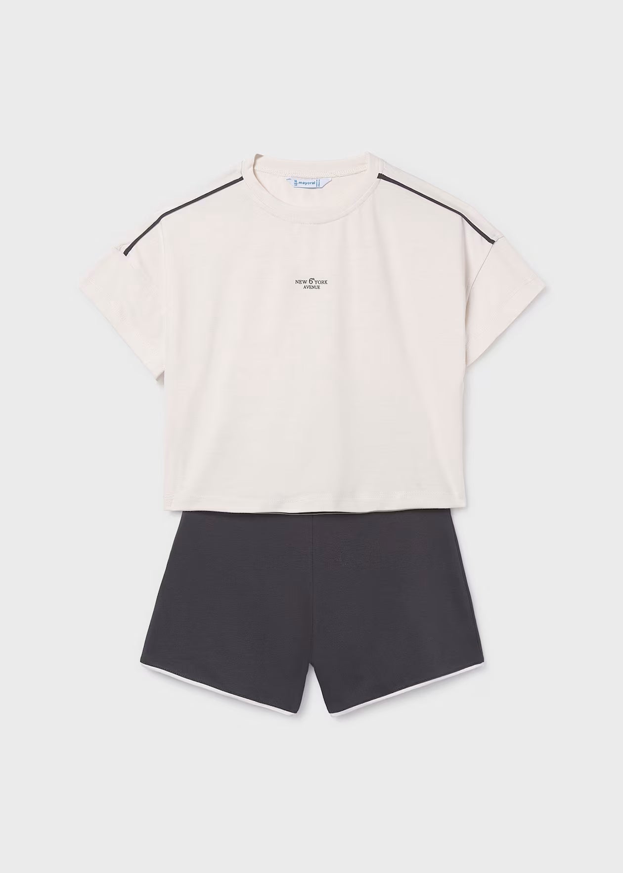 Conjunto pantalón corto y camiseta punto chica