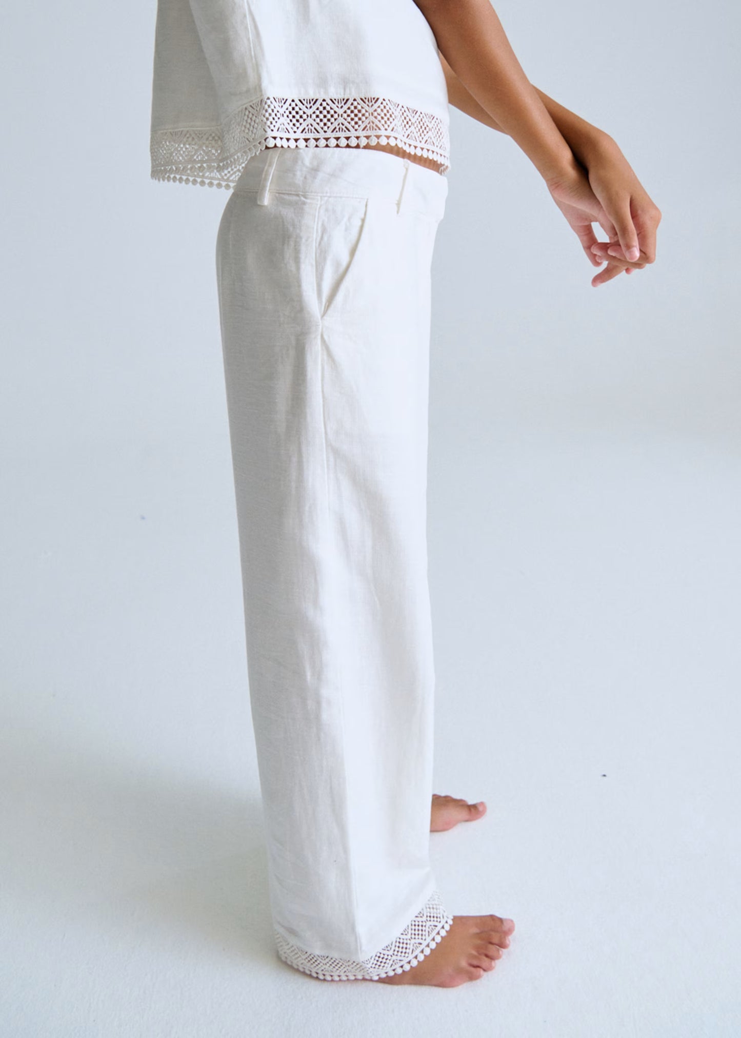 Pantalón largo cinta bordada chica