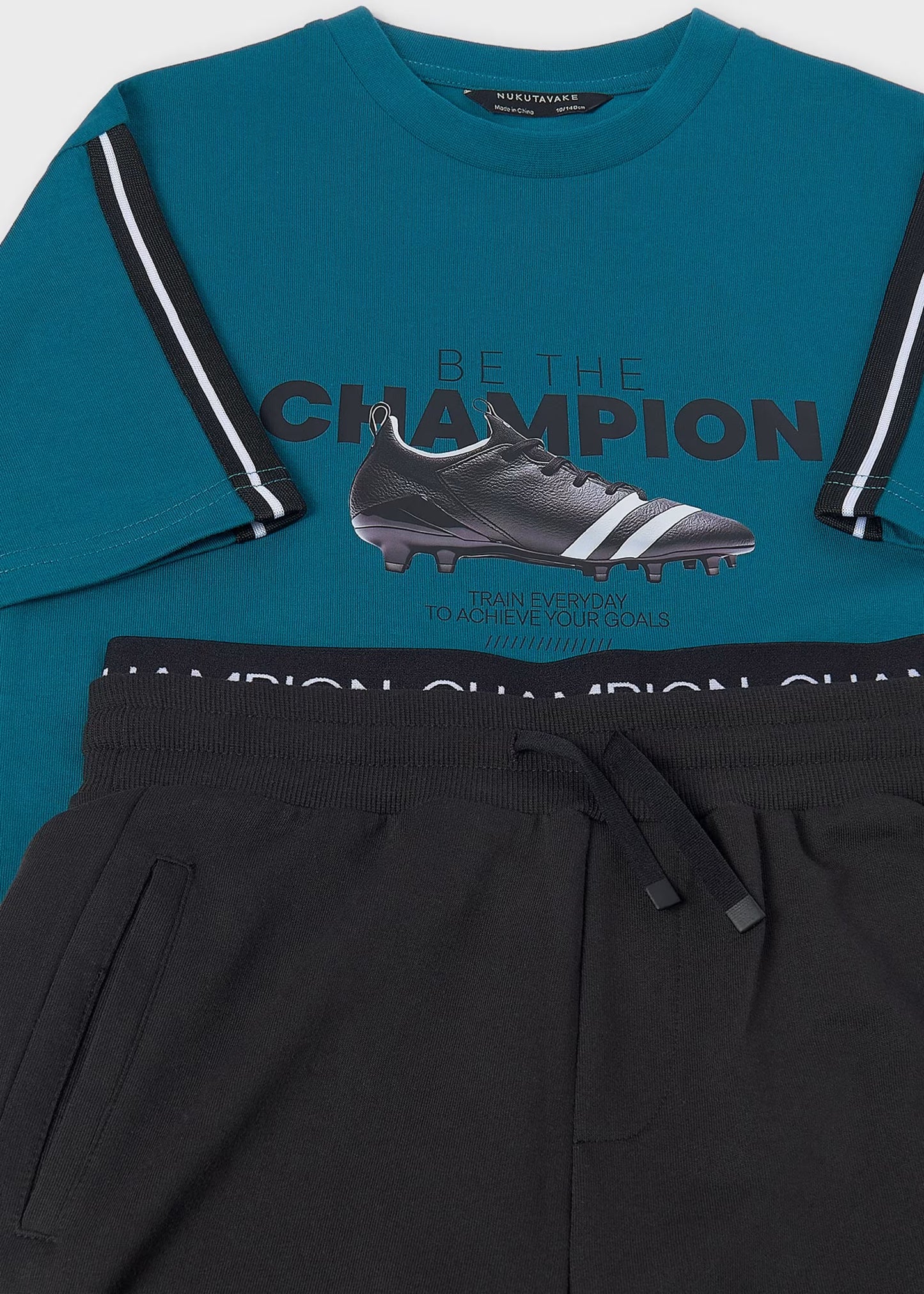 Conjunto bermuda y camiseta bota de fútbol chico