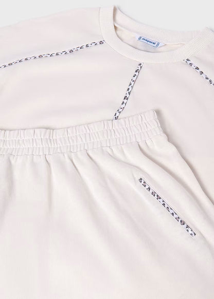 Conjunto falda y camiseta contrastes chica