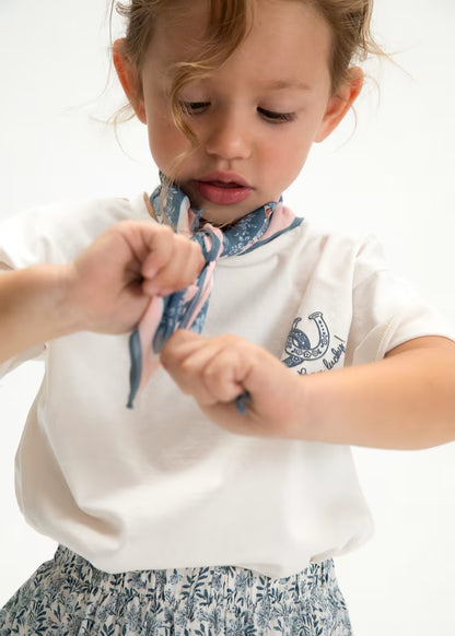 Camiseta con pañuelo estampado niña