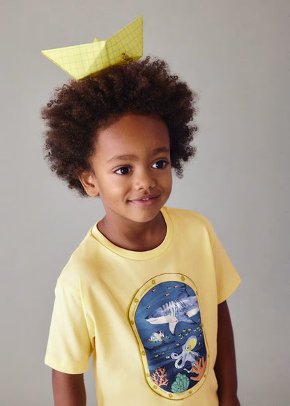 Camiseta con ventana fondo marino niño