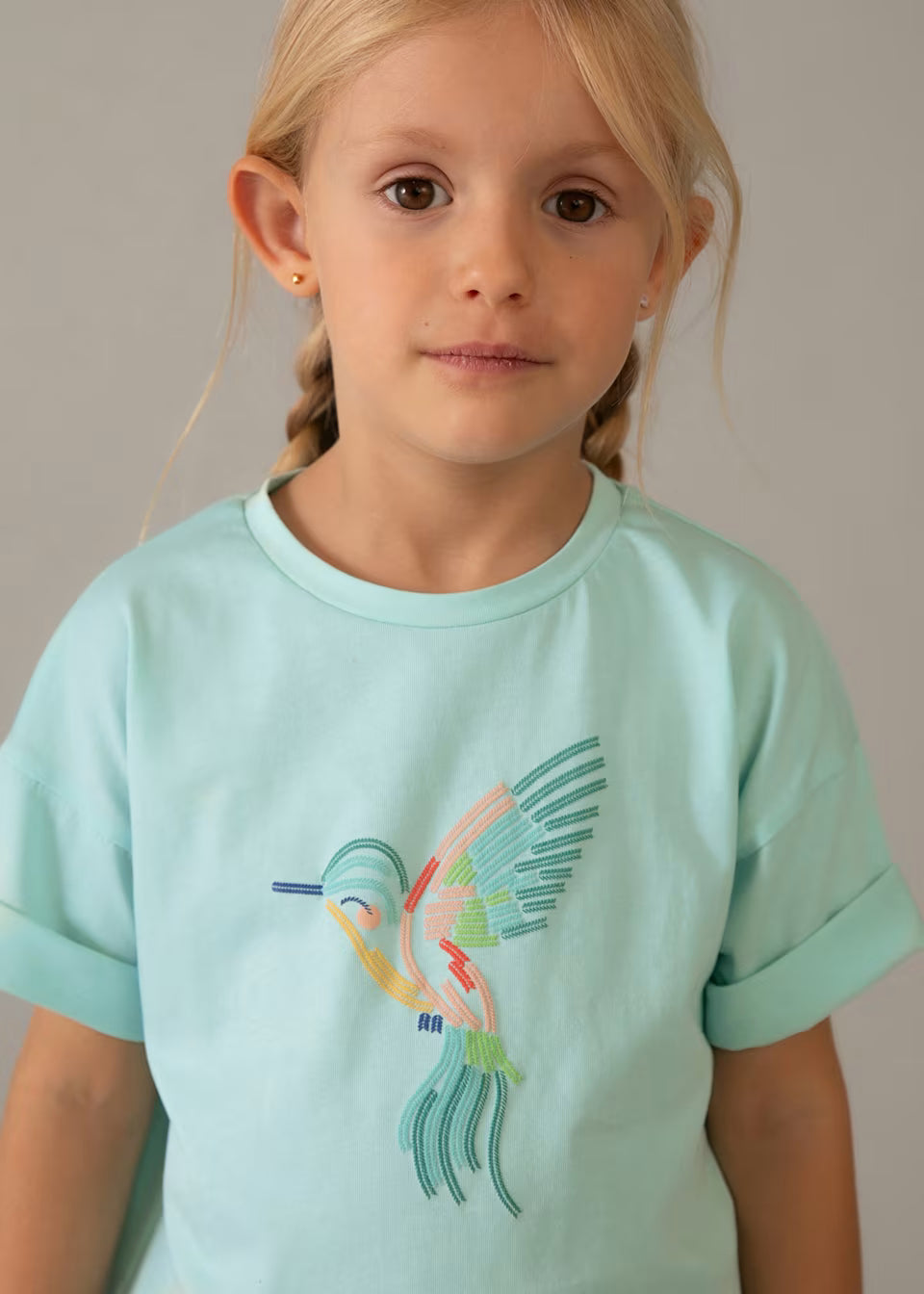 Camiseta hombro caído niña