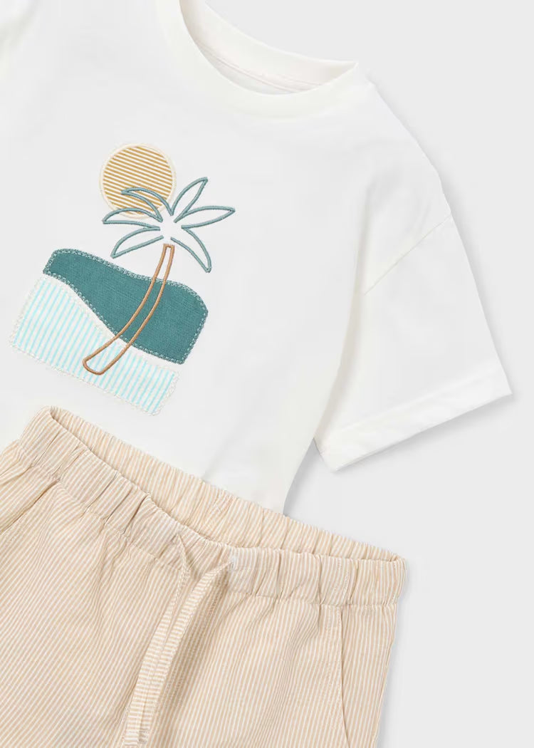 Conjunto bermuda y camiseta con bordado niño