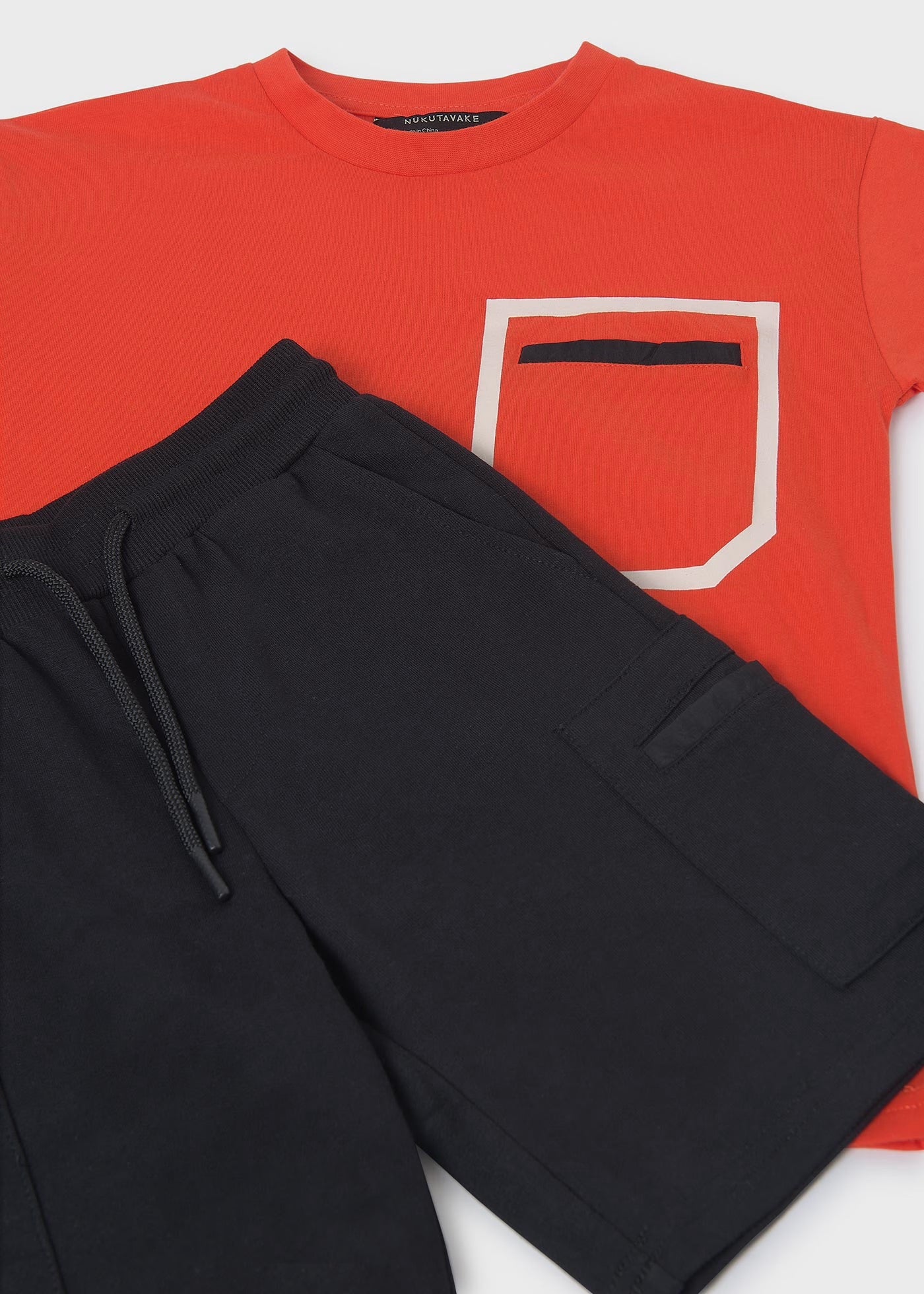 Conjunto bermuda y camiseta contrastes chico