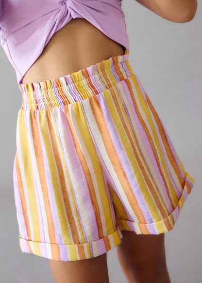 Conjunto pantalón corto de rayas y camiseta niña