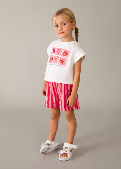 Conjunto pantalón corto estampado y camiseta niña