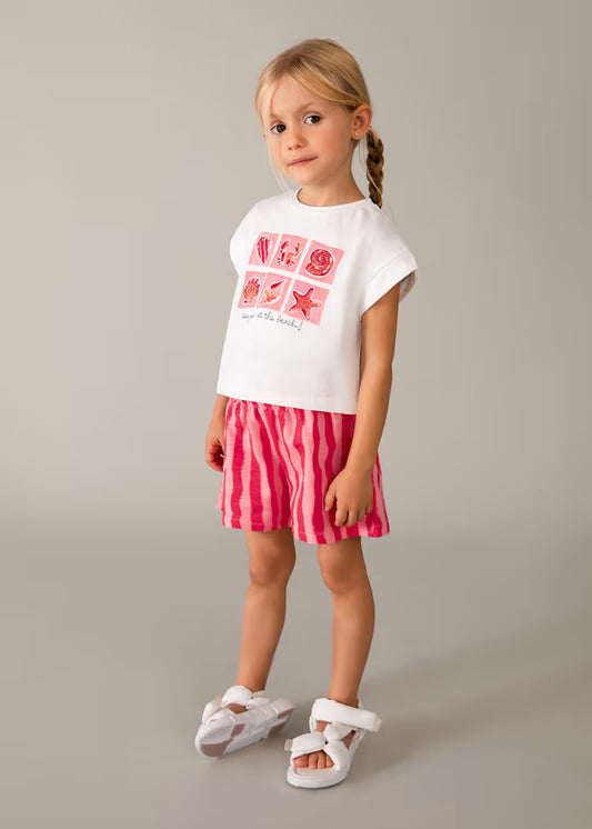 Conjunto pantalón corto estampado y camiseta niña