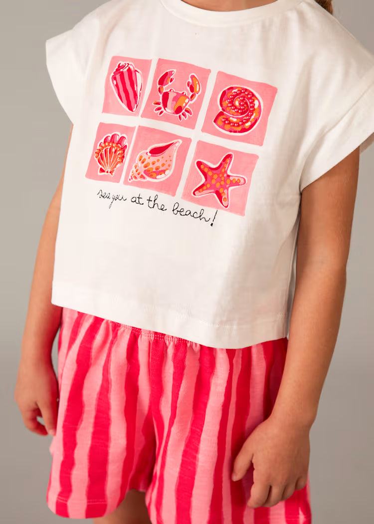 Conjunto pantalón corto estampado y camiseta niña