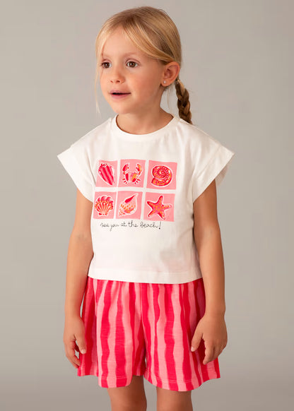 Conjunto pantalón corto estampado y camiseta niña