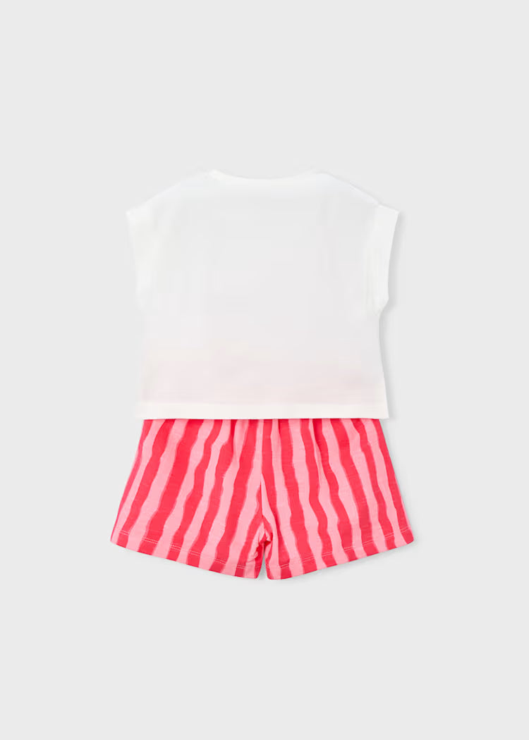Conjunto pantalón corto estampado y camiseta niña