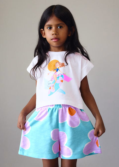 Conjunto pantalón corto estampado y camiseta niña