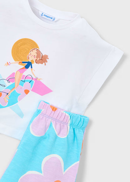 Conjunto pantalón corto estampado y camiseta niña