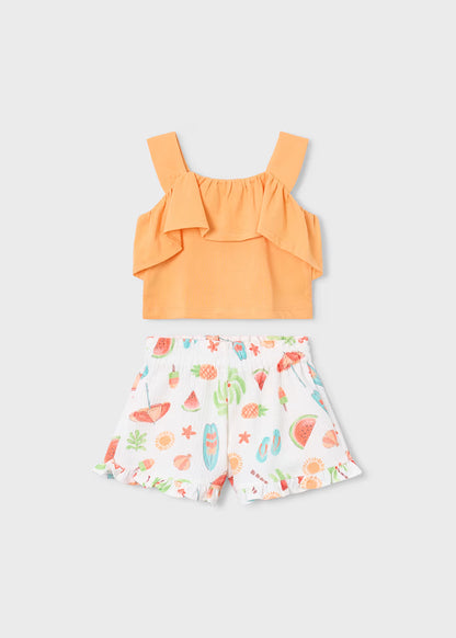 Conjunto pantalón corto estampado y top volantes niña