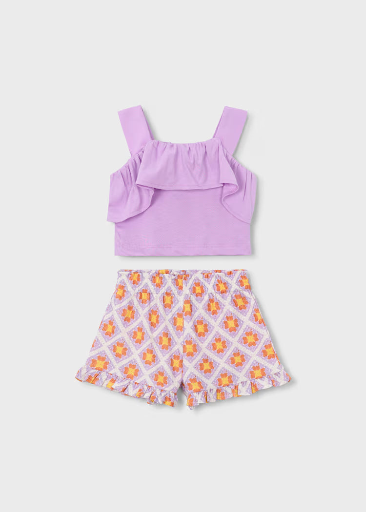 Conjunto pantalón corto estampado y top volantes niña