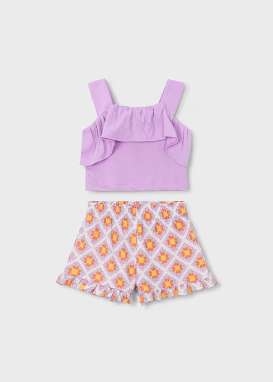 Conjunto pantalón corto estampado y top volantes niña