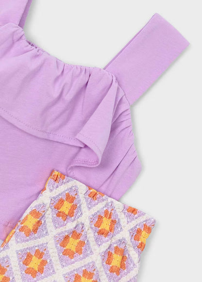 Conjunto pantalón corto estampado y top volantes niña