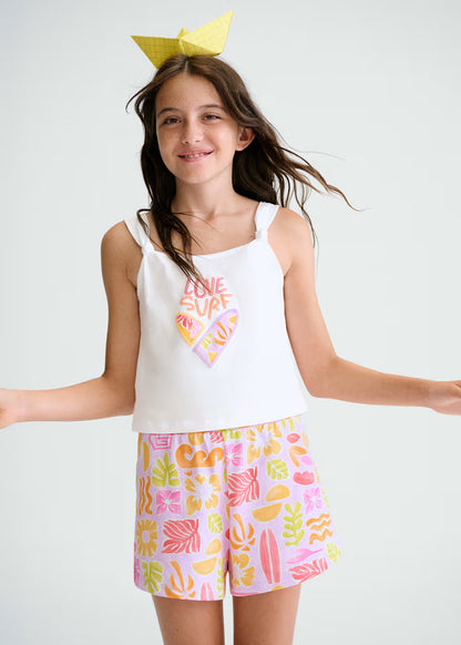 Conjunto pantalón corto y camiseta estampada chica