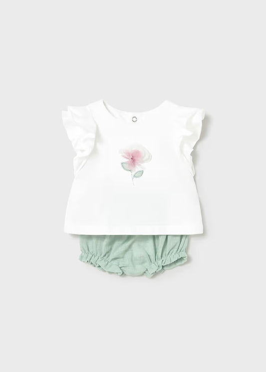 Conjunto pantalón corto y camiseta flor recién nacida