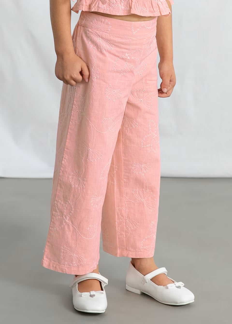 Conjunto pantalón largo y top fruncido para niña