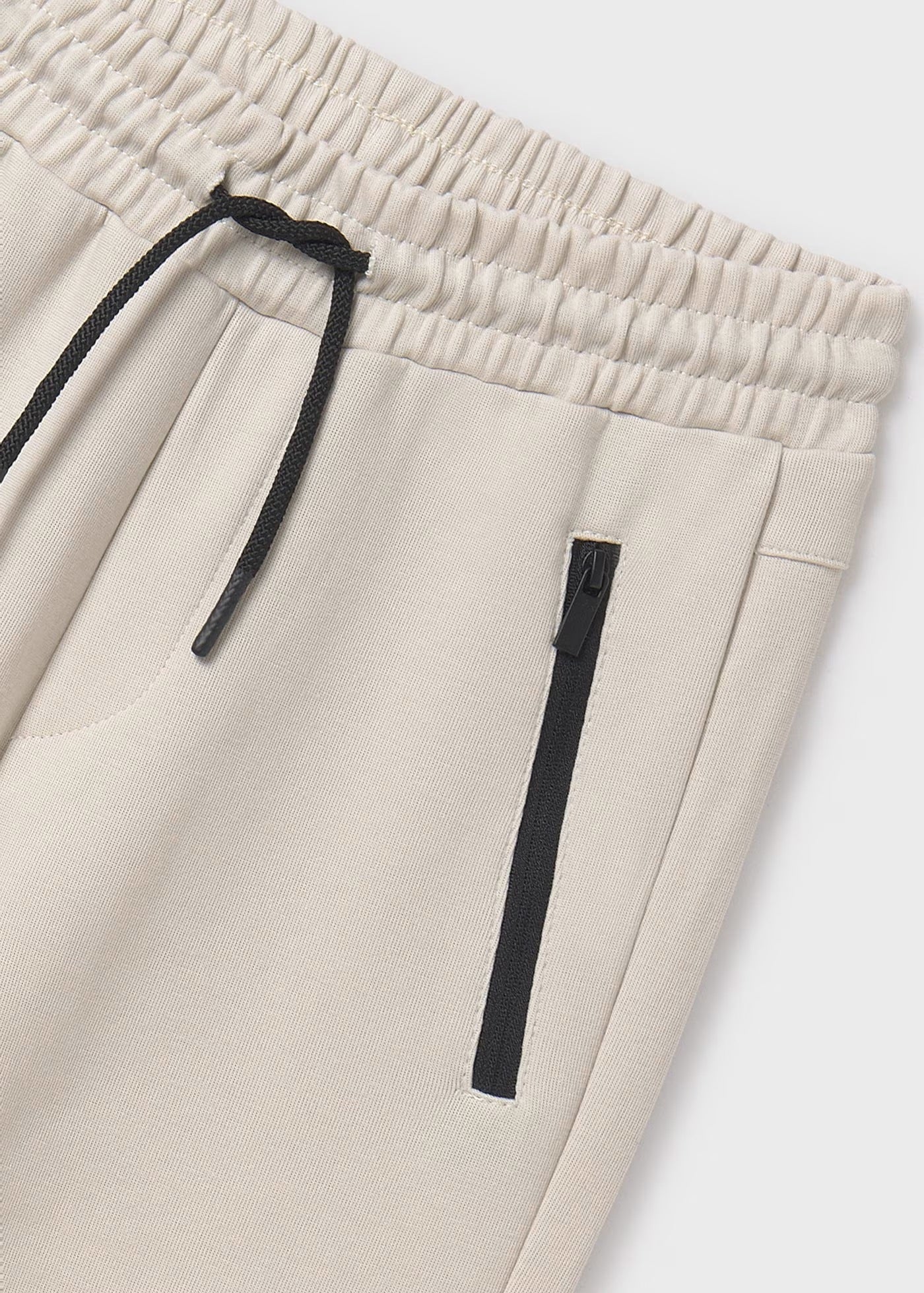 Pantalón casual contrastes chico
